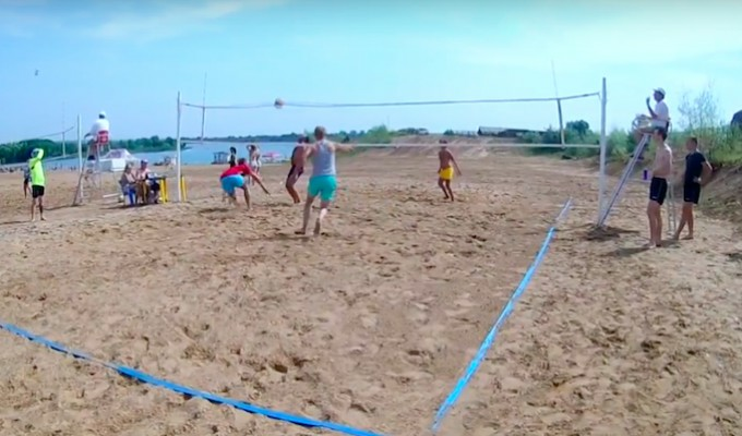 Пляжный волейбол на острове Дракино